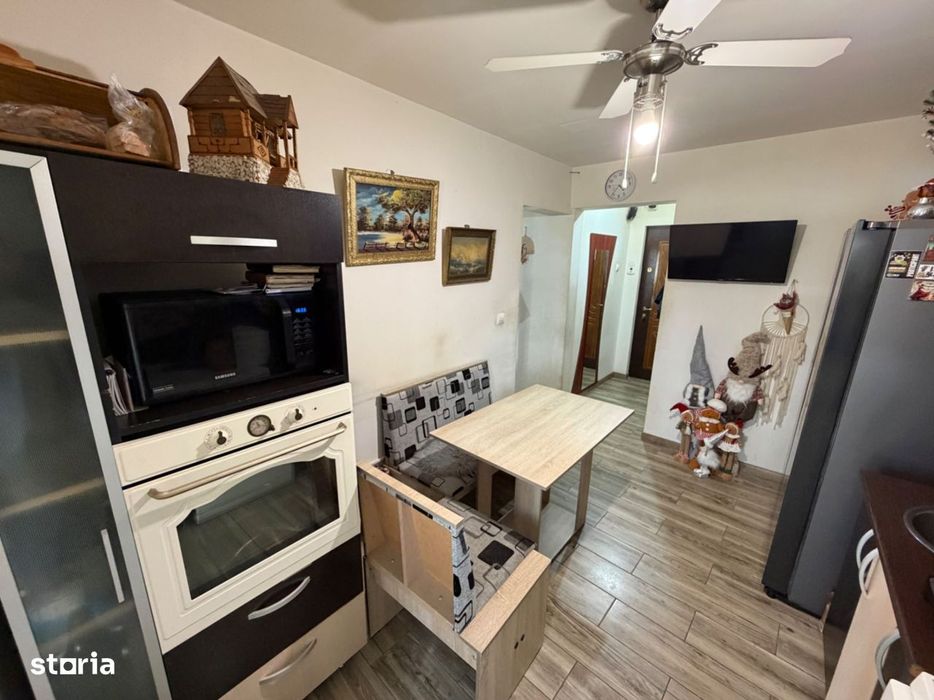 Apartament 3 camere, decomandat  - zona Cetate