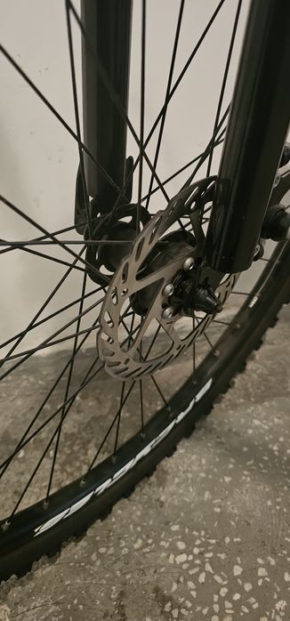 Bicicleta aproape noua