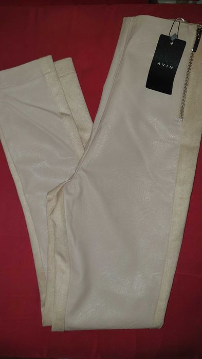 Avin клин от бежова кожа с плюш.  Размер М