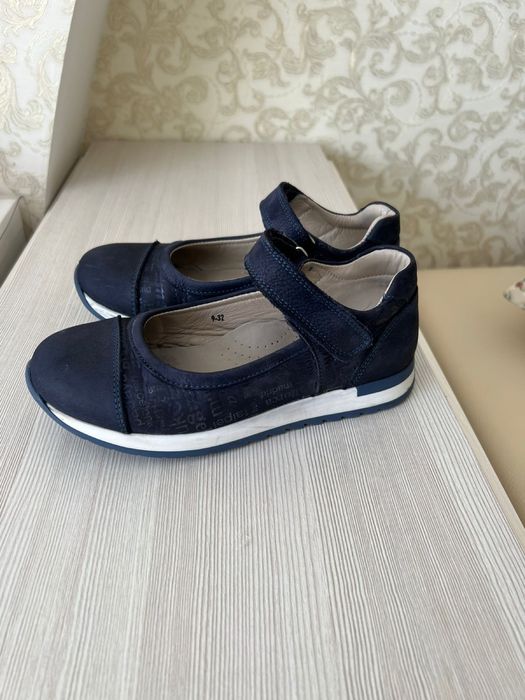 Школьные туфли.