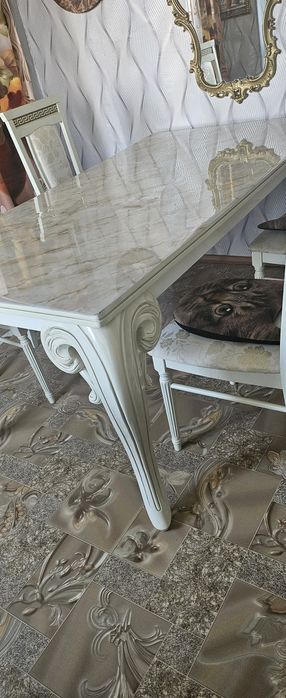 Продавам трапезна маса.