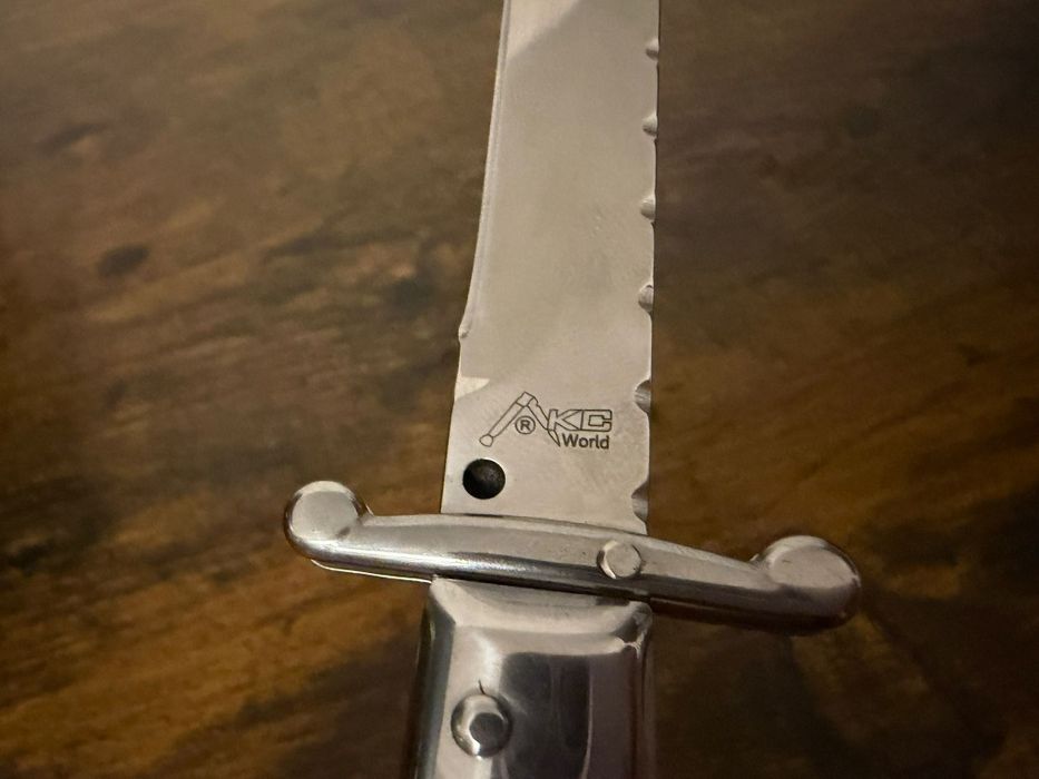 Briceag swinguard automat