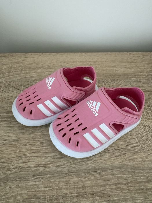 Сандали адидас слагани  само веднъж без никсква забележка