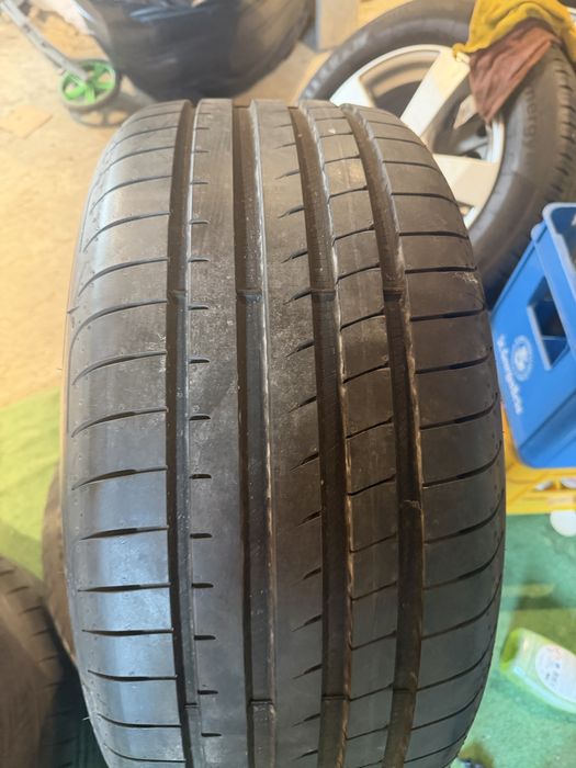 Anvelope Vara 255/40 R19 100Y – Dunlop Sport Maxx RT2 & Goodyear Eagle F1 Asymmetric 3 – ca noi