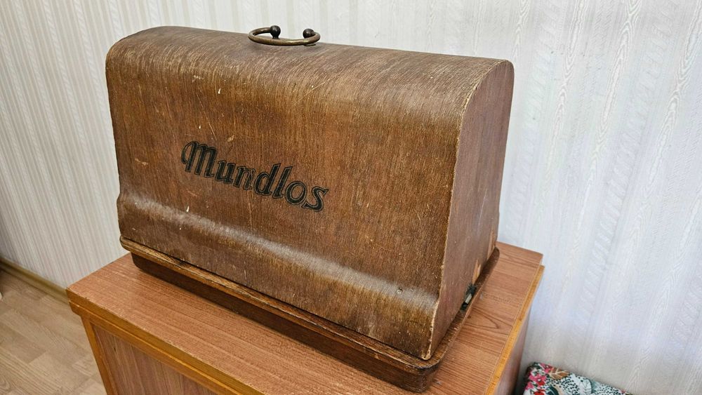 Продавам немска шевна машина MUNDLOS от 1920 година