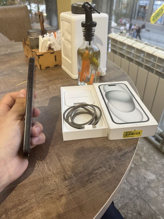 Продам телефон Айфон 15 128Gb