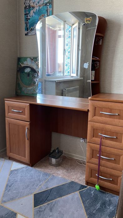 Камод с зеркалом