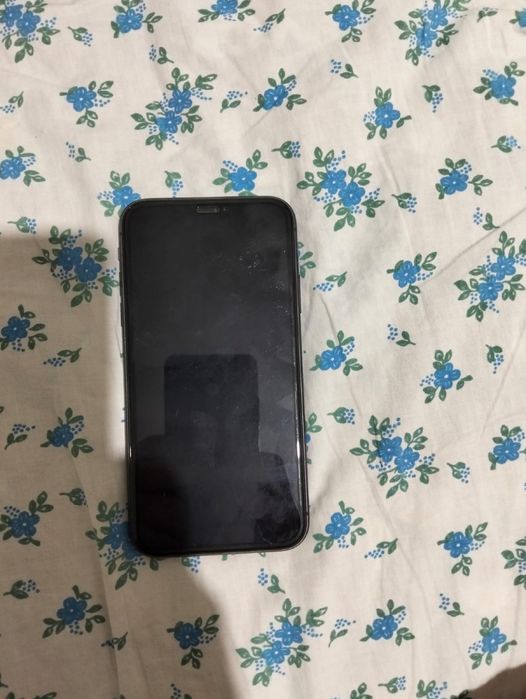 Продам 11 айфон в