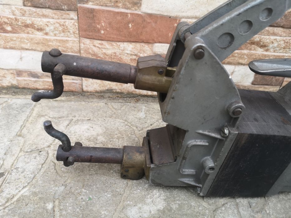 Италианска Машина за Точково заваряване  220Волта