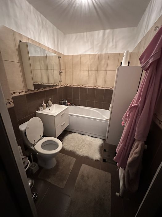 Vand apartament cu 2 camere