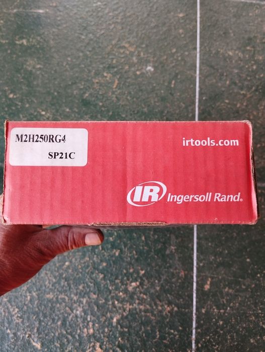Vând freză (polizor) pneumatic biax drept nou INGERSOLL RAND.