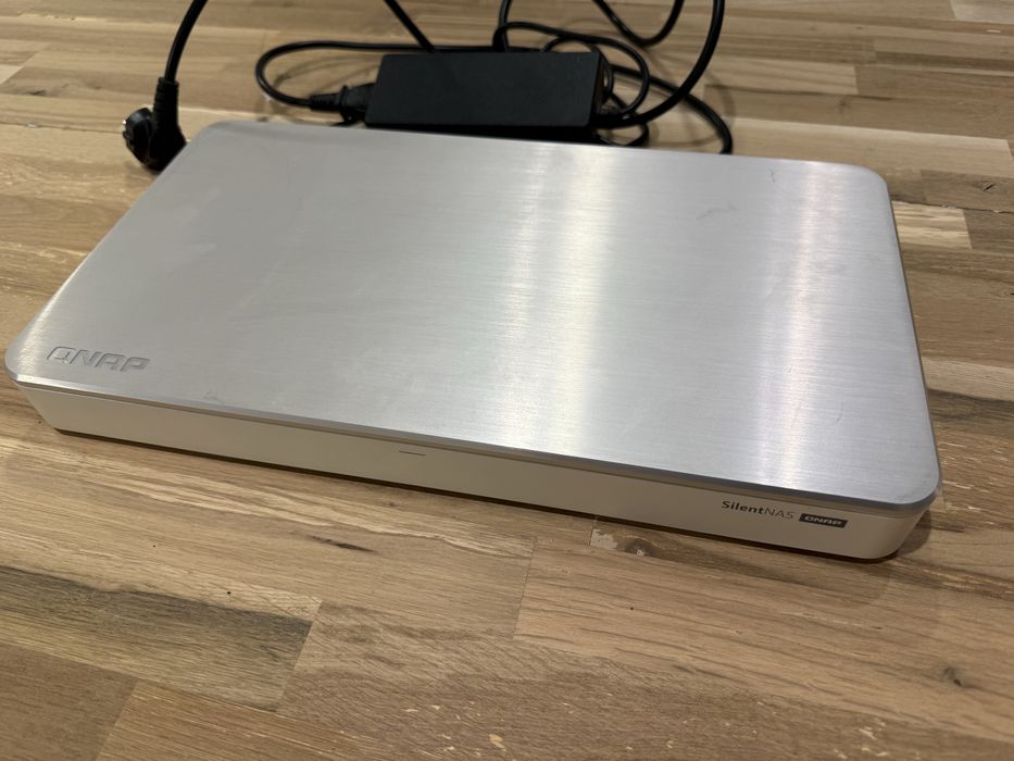 NAS Qnap HS-453DX