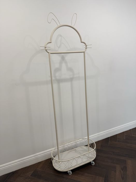 Напольная вешалка зайка детская.