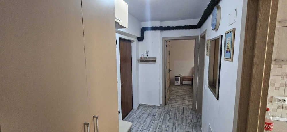 Închiriez apartament