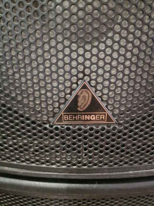 Vand 2 Boxe behringer 800w