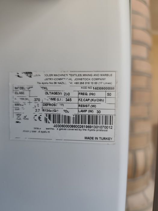 Продается холодильник витрина UGUR