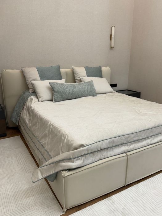 Кровать без матраса