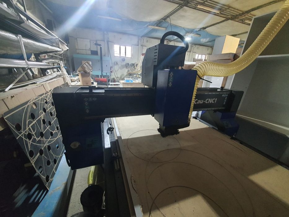Router Cnc  Masa activa 2.5m x 1.25m plus pompa vacuum.