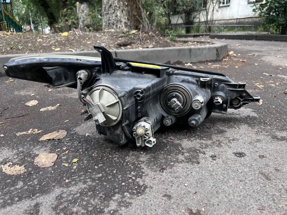 Продам фару тойота эстима