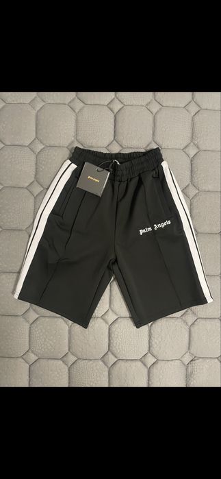 pantaloni si tricou