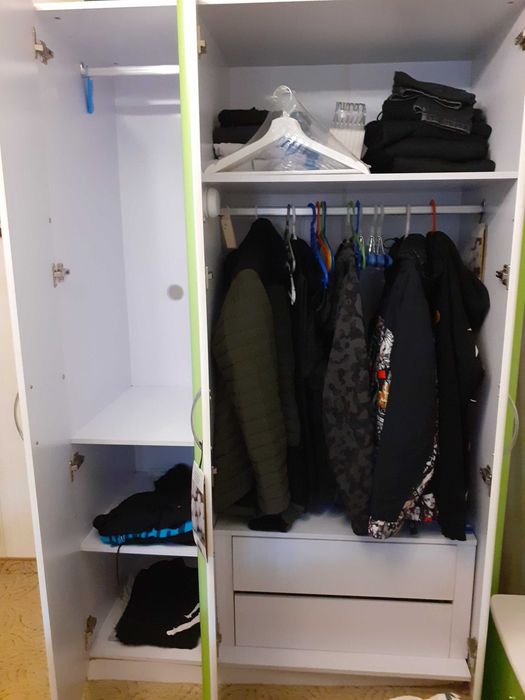 Гардероби на бр за детска или др стая ,разтегателен диван и  скрин