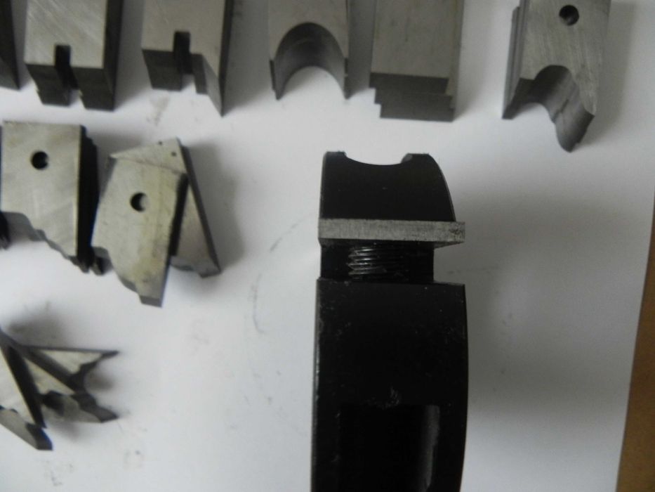 Freza cap butuc si set de 36 cutite pentru freza verticala sau abric