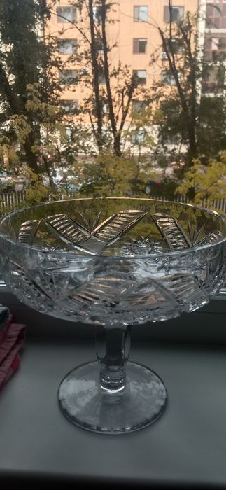 Продам хрустальную фруктовницу