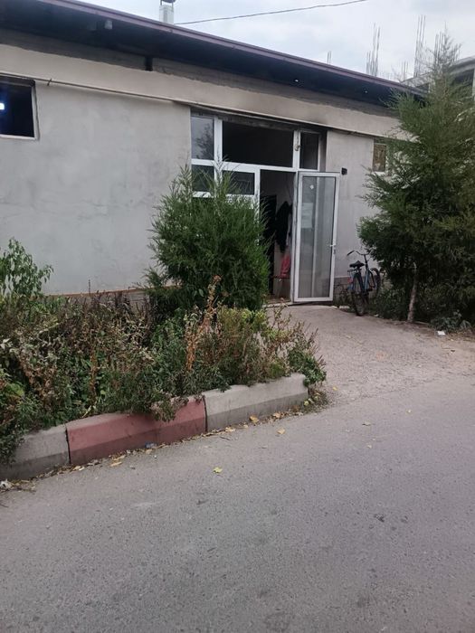 Сомсахона ва Новвойхона Сотилади