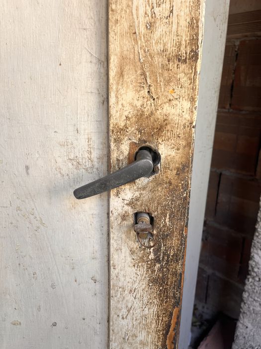 Входна дървена врата!