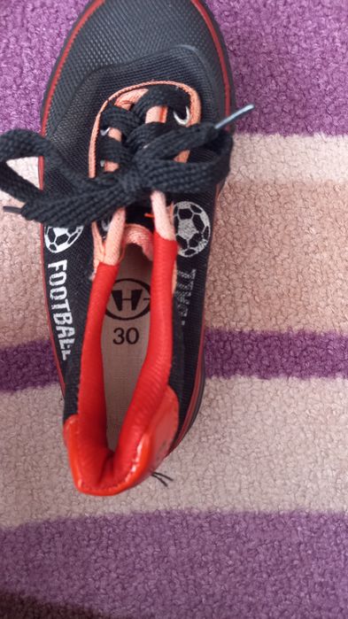 Обувки за футбол номер 30