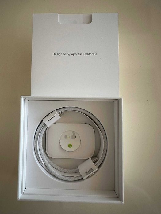 Apple AirPods Pro 2 cu carcasă MagSafe USB C noi - 600 lei