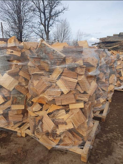 Lemn de foc și brichete livrare la domiciliu