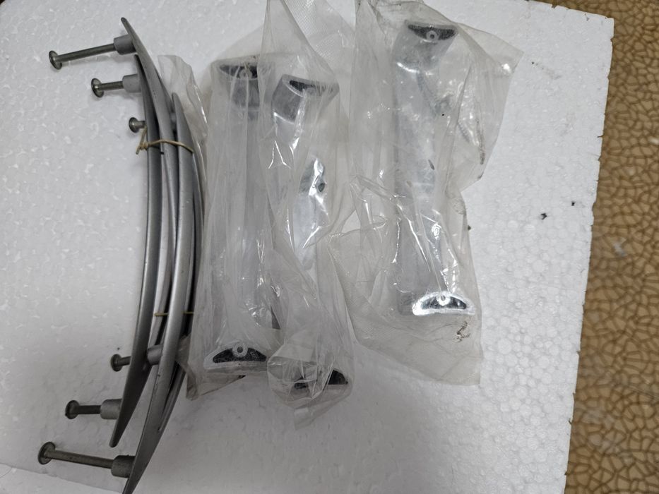 Mască  si chiuveta  de  baie noi