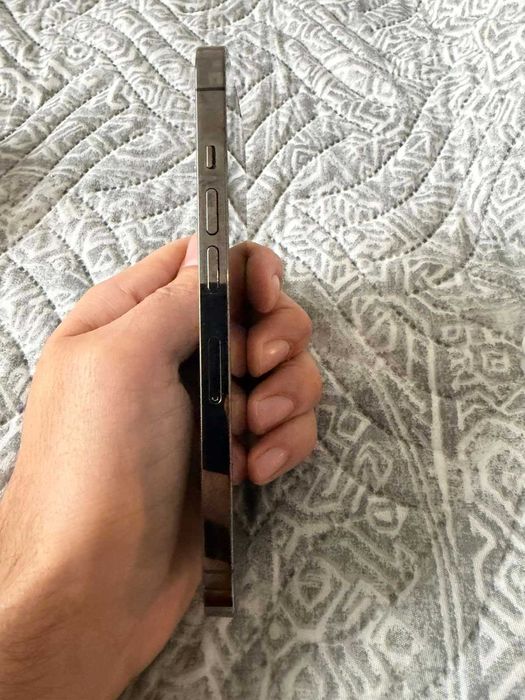 iPhone 13 Pro, 256 GB, черен цвят, с включени аксесоари