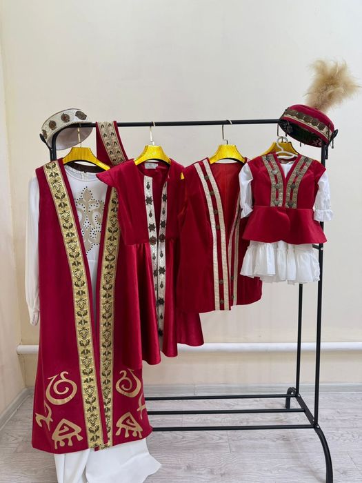 Киімдер сатылады