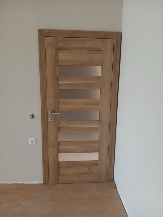 Предлагам монтаж на входни и интериорни врати. Експресен монтаж!