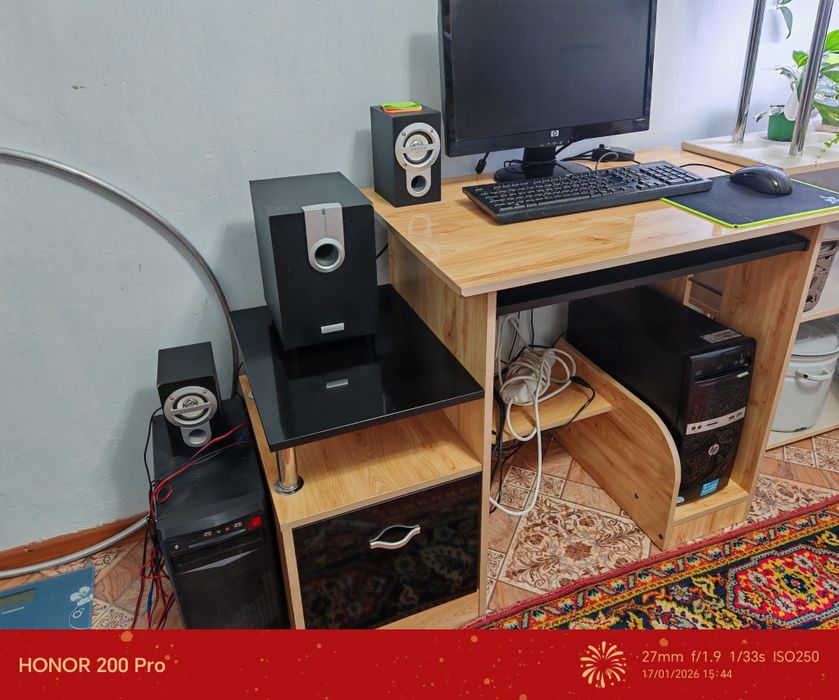 Продам компьютерный столик