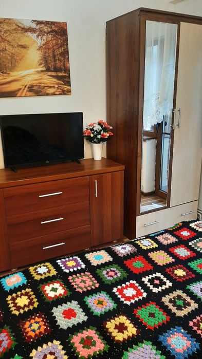 PROPRIETAR. 2 cam. în  vilă. PARCARE  Bacău