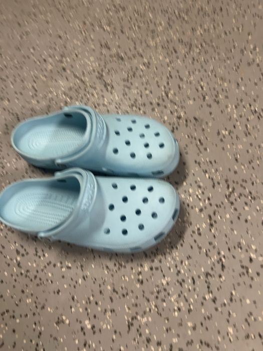 Кроксы голубые продам
