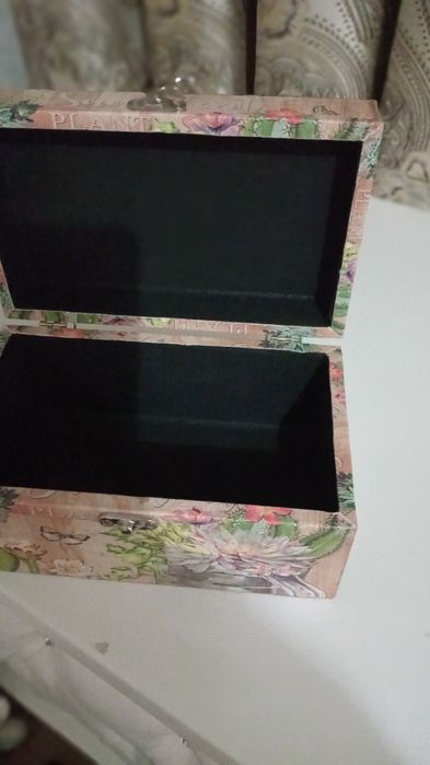 Продам вместительную шкатулку