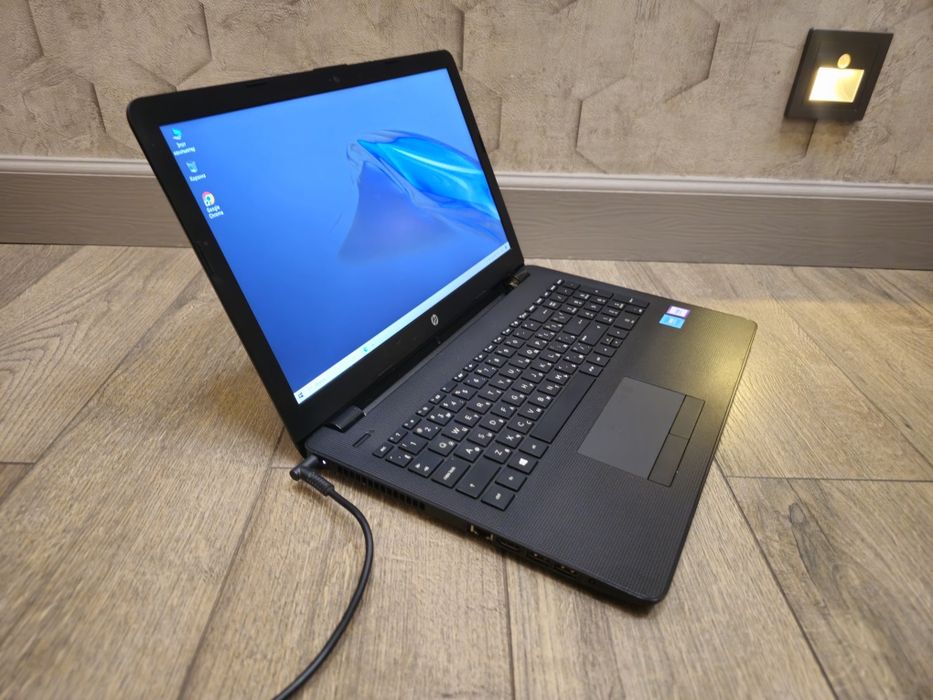 Отличный Ноутбук HP (Celeron/4Gb/500HDD)