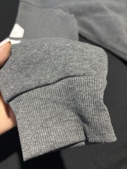 Сиво худи, размер “М” отговарящ и на “L”