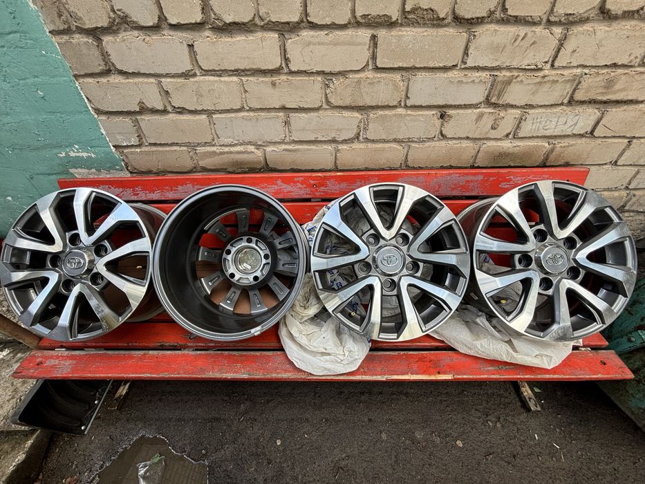 Комплект титановых дисков r17 тайота