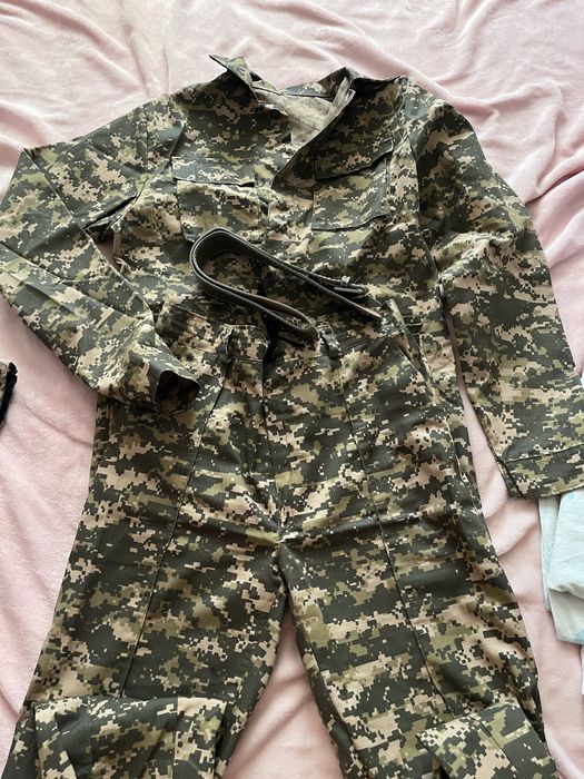 Женский военный костюм
