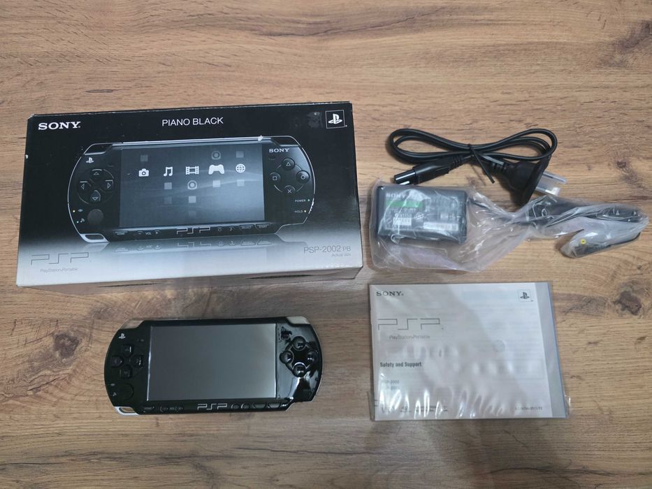 Продам новую PSP 2000 Piano Black