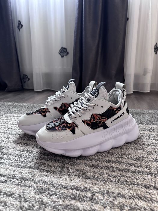 Versace chain reaction