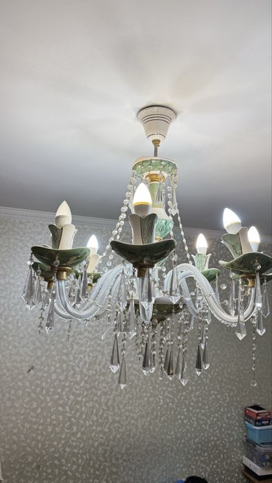 Люстры б/у в нормальном состоянии