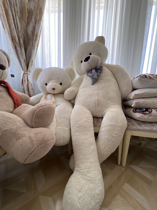 Мишкаа 1 большой 2метр , 1 мишка 1 метр . Продается как новый . мролдж