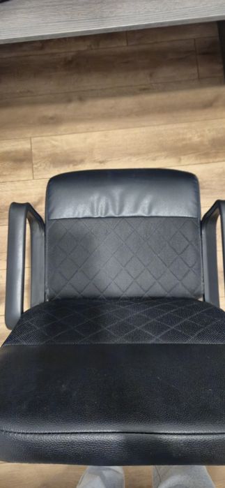 Офис стол - НОВ!