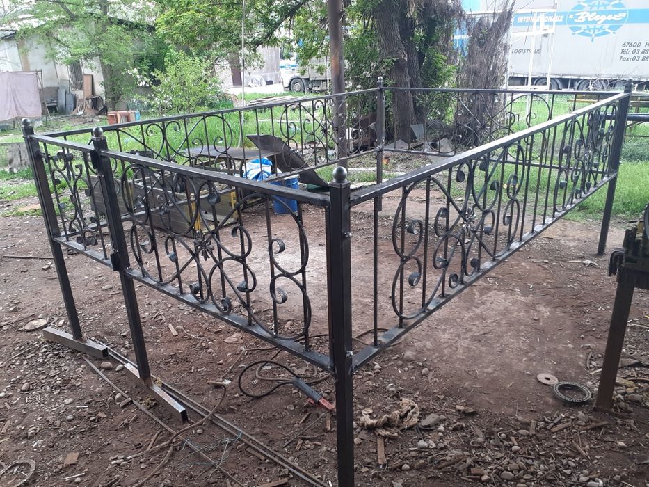 Оградки на кладбище